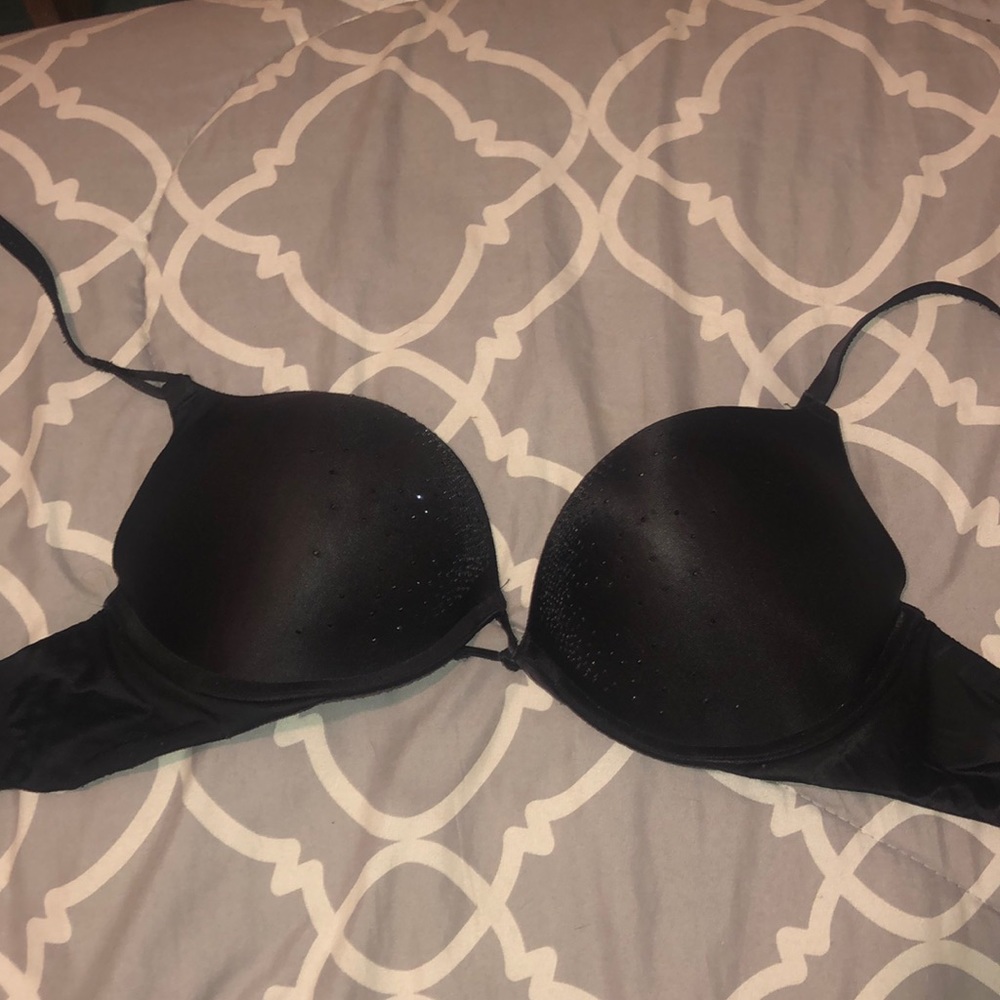 VS Bombsell plunge bra.